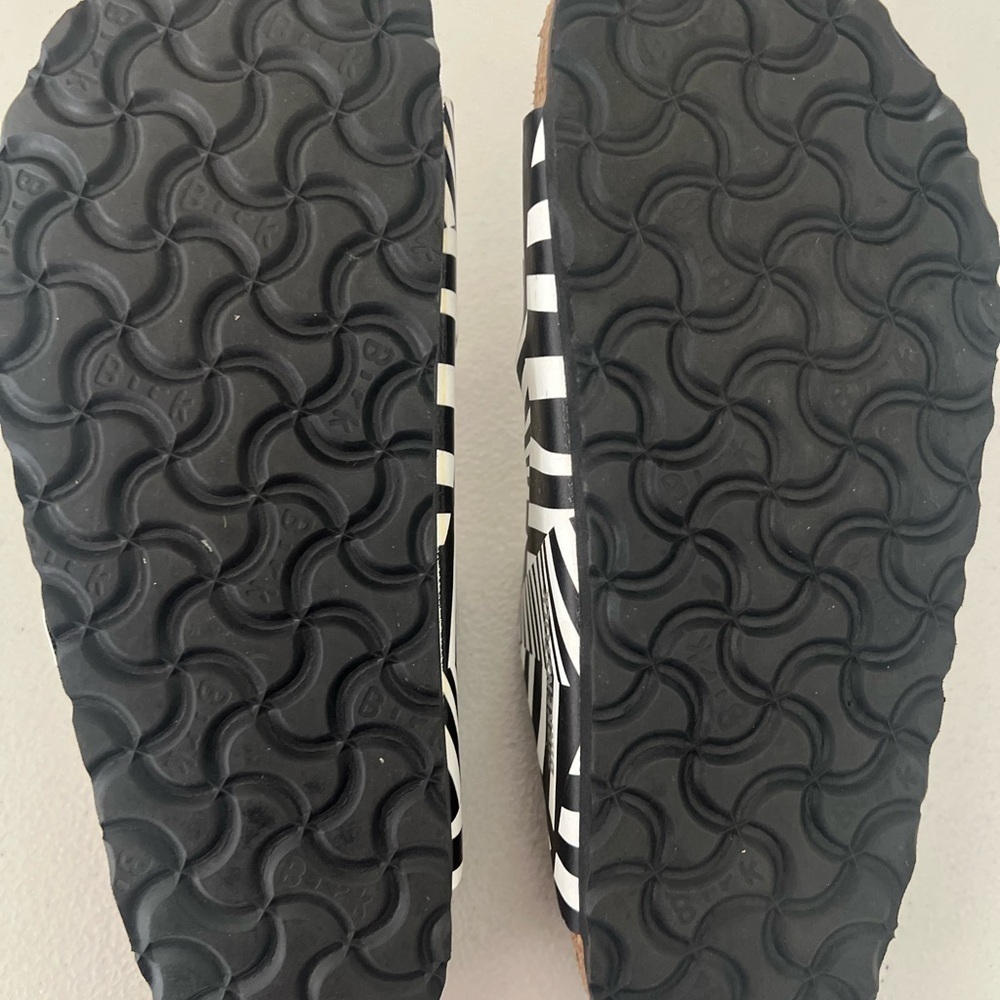 Birkenstock Black and White Zebra Print Sandals Anthropologie Sold Out Sz 6 - Picture 5 of 13